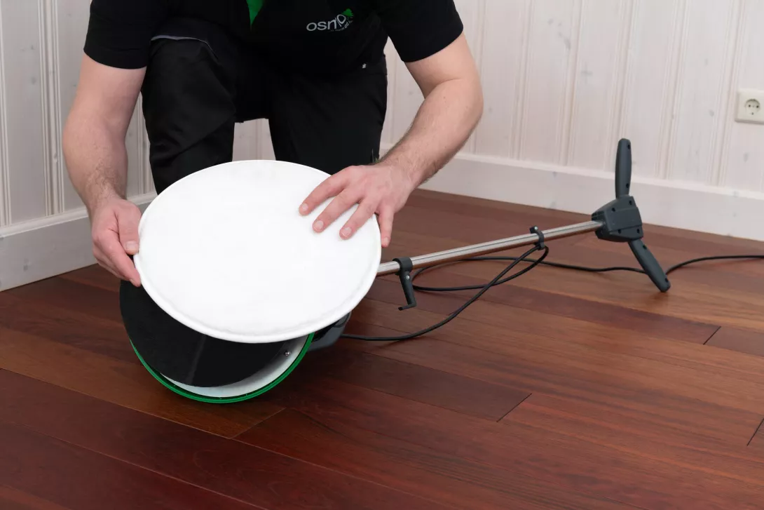 Osmo Golvmaskin rengöring av golv med mikrofiberrondell