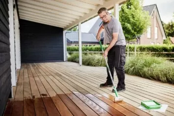 Osmo Penselset för altaner gör det smidigt att olja uteträ